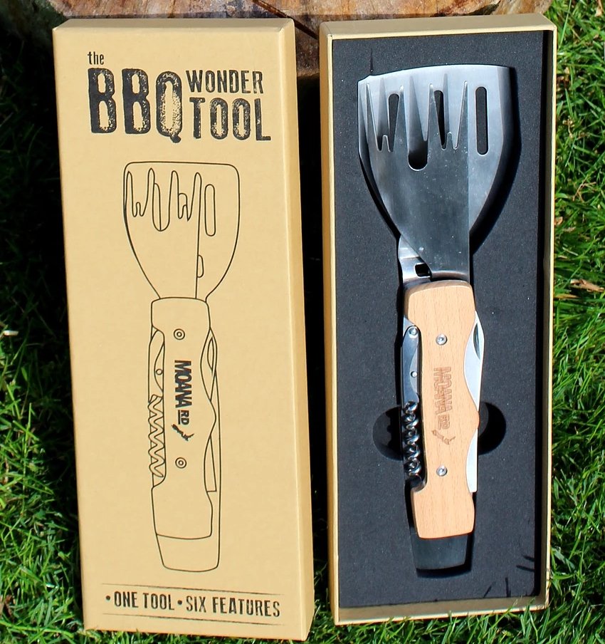 Grillin' & Chillin' gift box with BBQ essentials, beer, apron, spice mix, sauce, and grilling tool in a stylish package.